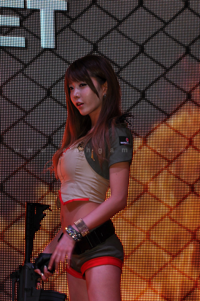 Showgirl G-Star 2012: Heo Yoon Mi - Ảnh 7
