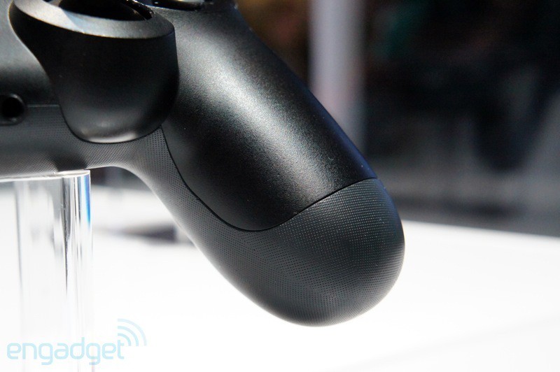 Sony "nhốt" tay cầm DualShock 4 trong lồng kính - Ảnh 4