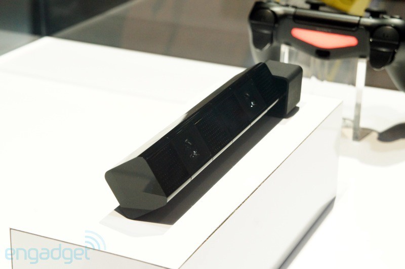 Sony "nhốt" tay cầm DualShock 4 trong lồng kính - Ảnh 15