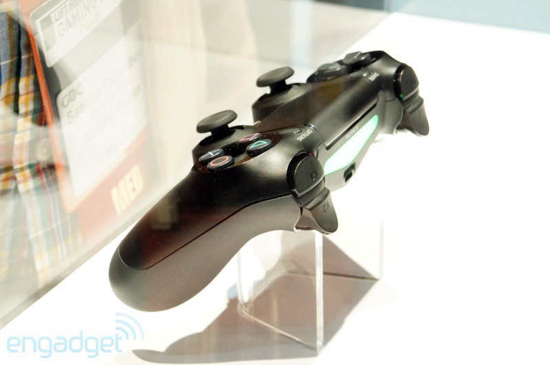 Sony "nhốt" tay cầm DualShock 4 trong lồng kính - Ảnh 18
