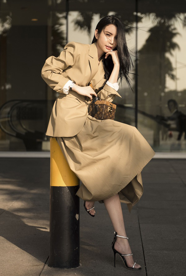 Hoa hậu Huỳnh Vy khoe vẻ đẹp sành điệu với bộ ảnh street style ở Singapore - Ảnh 2