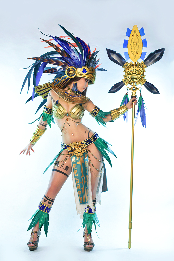 Tasha quyến rũ với cosplay nữ chiến binh Aztec