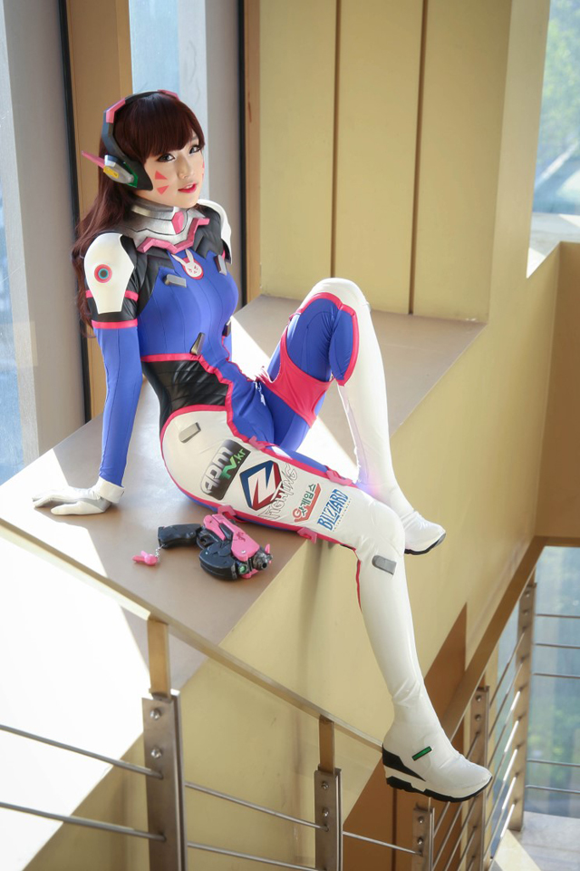 Overwatch: Ngắm cosplay D.Va siêu dễ thương của Aza Miyuko