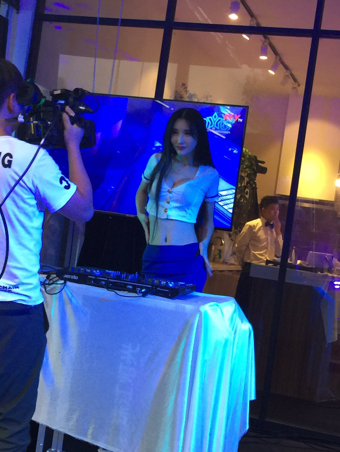 Một vài hình ảnh về cô nàng DJ xinh đẹp tại Nanyang Dota 2 Championships Season 2