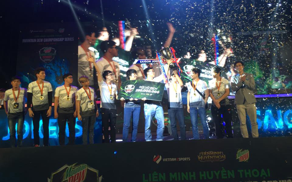 Saigon Jokers nâng cúp vô địch MDCS Mùa Hè 2016