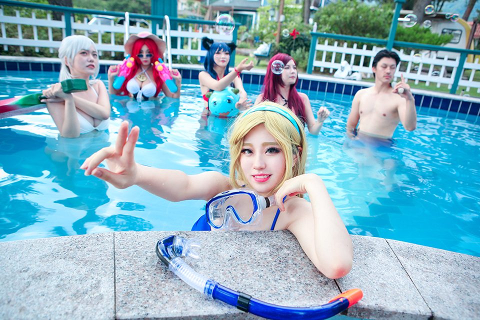 Chiêm ngưỡng cosplay Tiệc Bể Bơi cực quyến rũ của nhóm Summoner - Ảnh số 06