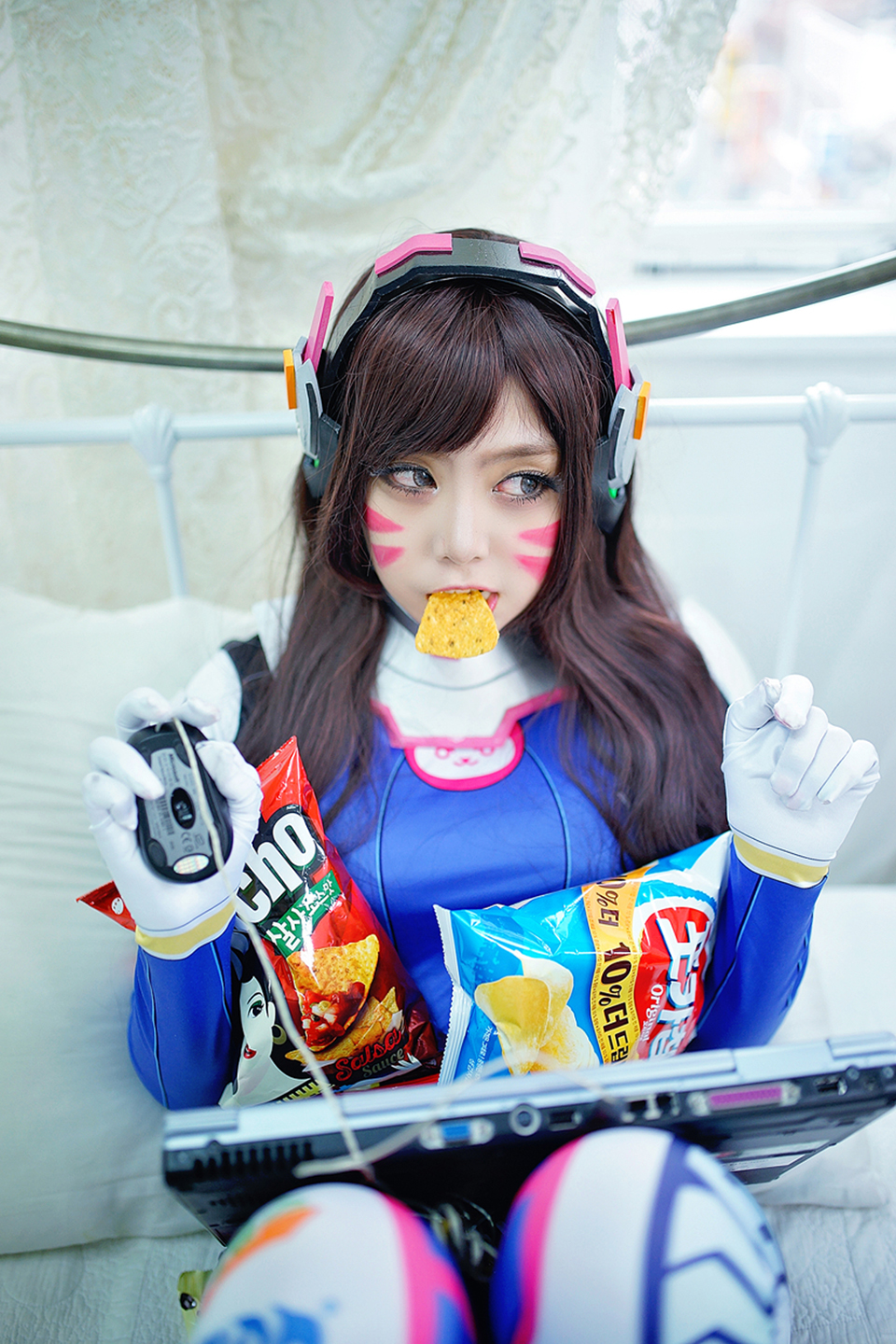 D.Va cosplay by Korean cosplayer Dami - Image 02