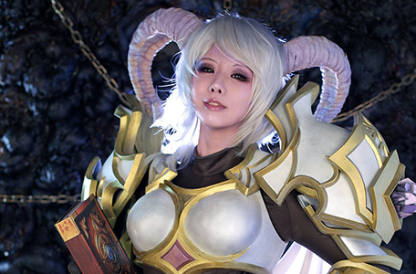 Tasha quyến rũ với cosplay Yrel trong World of Warcraft 1