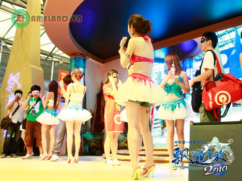 Cận cảnh dàn showgirl Phiêu Mạc Chi Lữ tại CJ 2010 - Ảnh 7