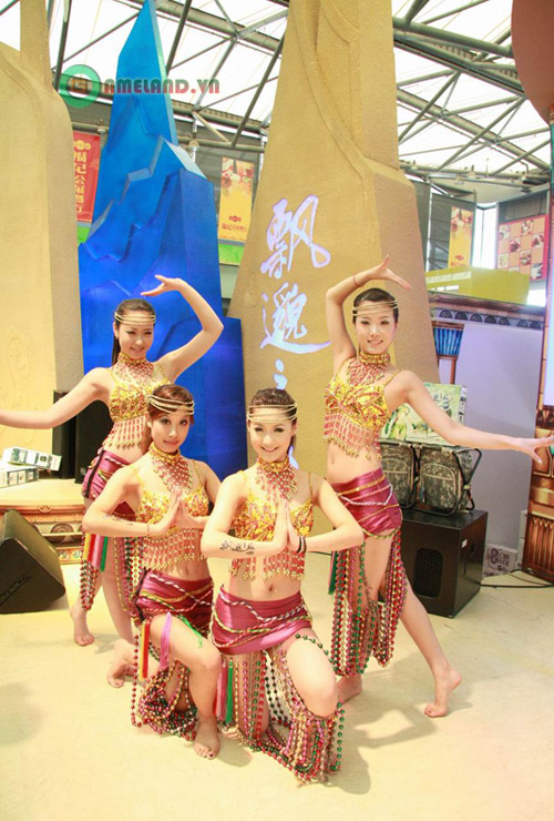 Cận cảnh dàn showgirl Phiêu Mạc Chi Lữ tại CJ 2010 - Ảnh 24