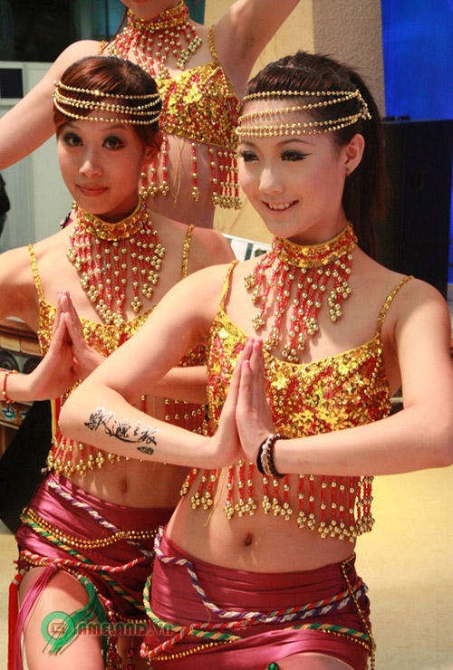 Cận cảnh dàn showgirl Phiêu Mạc Chi Lữ tại CJ 2010 - Ảnh 27