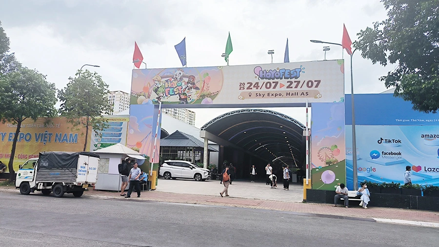 Cổng vào Hoyo Fest 2025 tại Sky Expo.