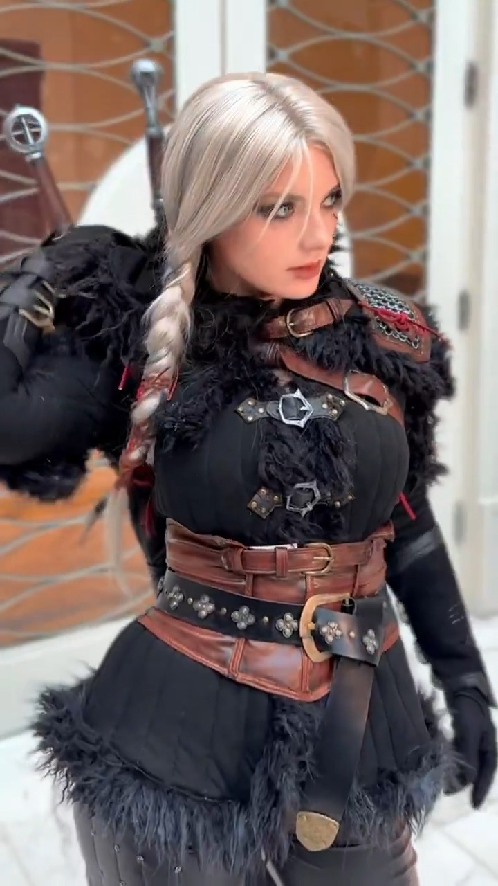 Cosplayer tái hiện hoàn hảo cảnh demo của The Witcher 4