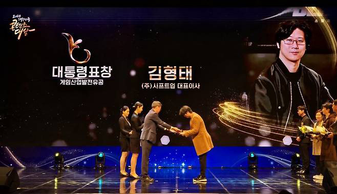 Giám đốc Stellar Blade nhận bằng khen từ Tổng thống Hàn Quốc