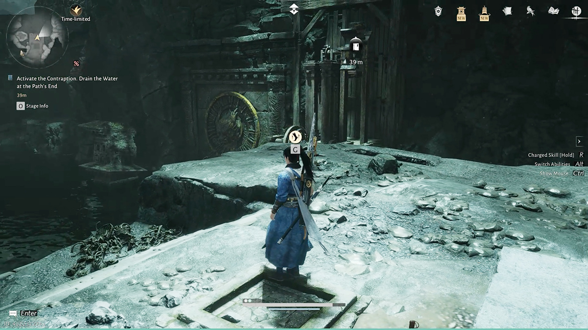 Sau khi sửa xong bức tượng phun nước, các bạn đứng vào bệ đá để kích hoạt tượng phun nước, nhìn sang phải bấm phím G để dịch chuyển đến vị trí đón nước