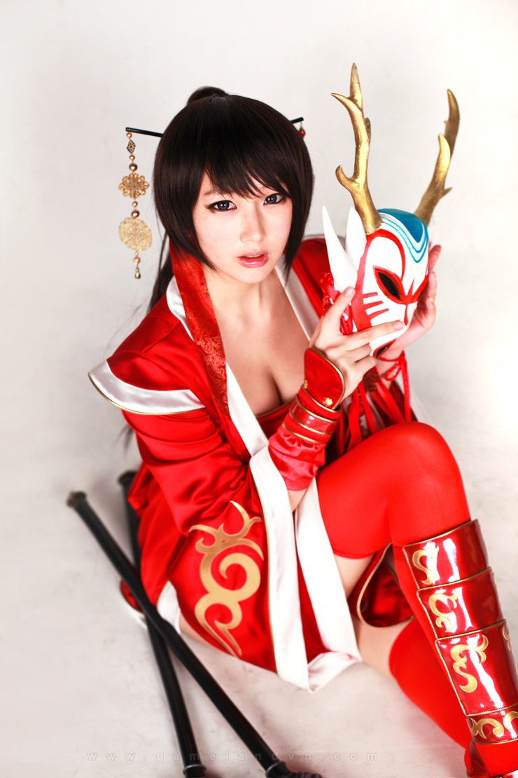 Cosplay Akali Huyết Nguyệt