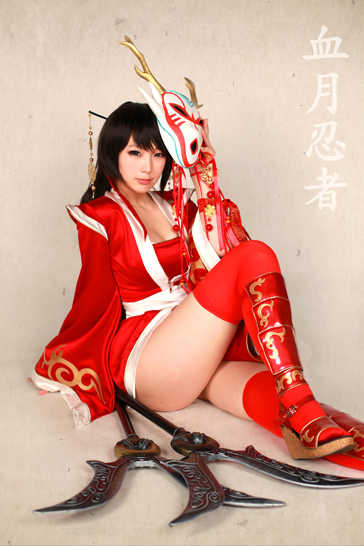 Cosplay Akali Huyết Nguyệt