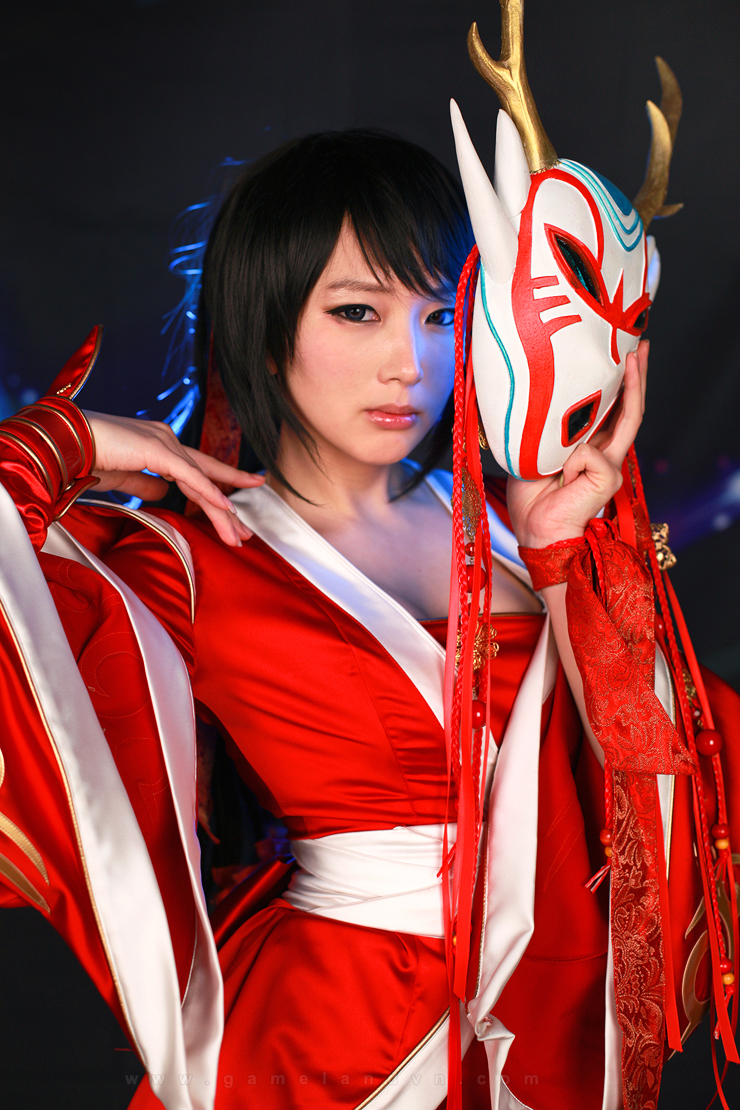 Cosplay Akali Huyết Nguyệt